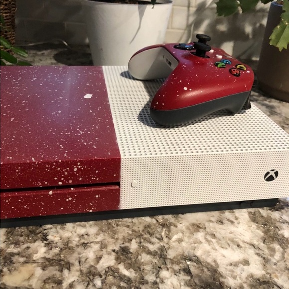 X Box One S Custom with Custom Controller, mint condition with free shipping! - Picture 11 of 12